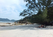 เกาะพยาม Rolling on Beach